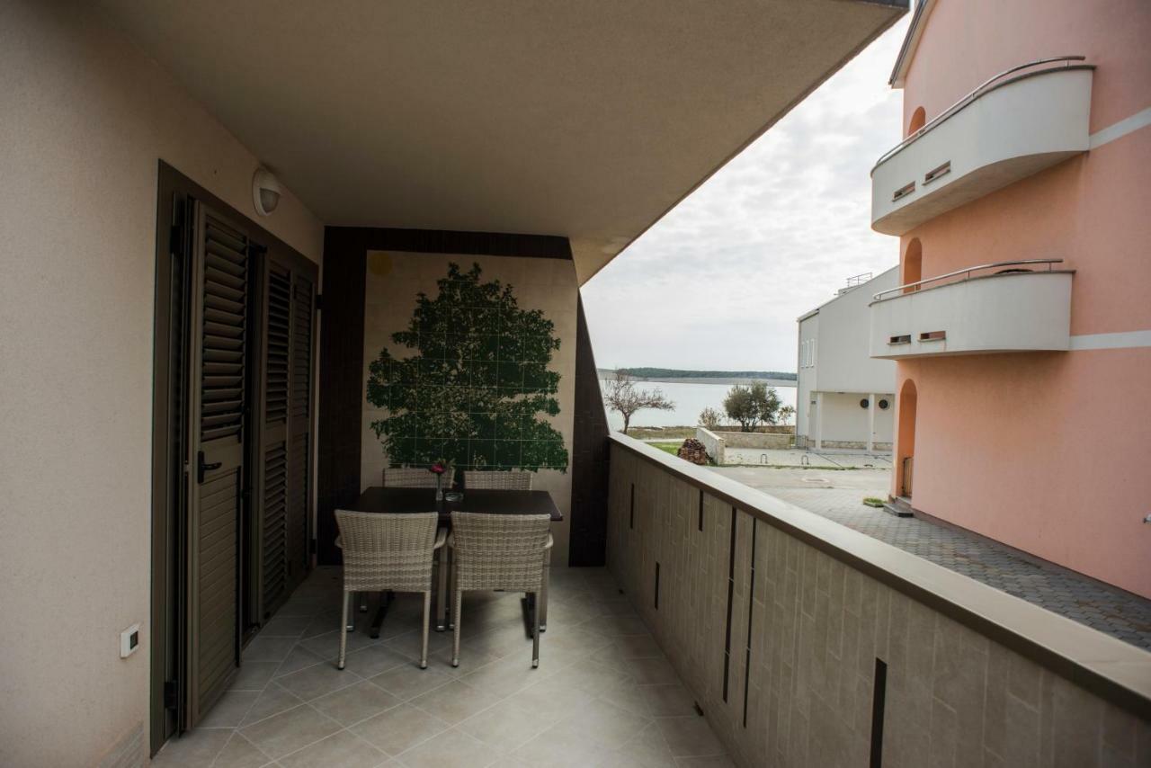 Apartments Svijet Mora 2 Povljana Exteriör bild